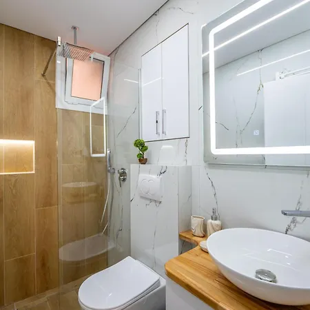 Emiljano Apartment Sarande