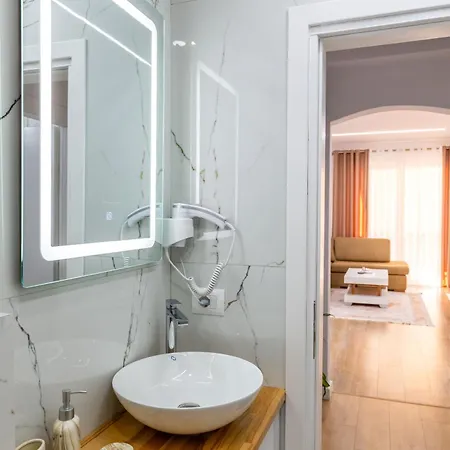 Emiljano Apartment Sarande